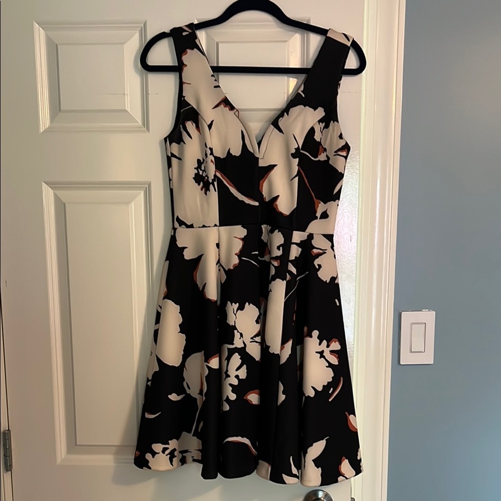 Maeve Floral Sleeveless Sweetheart Dress - Navy and White